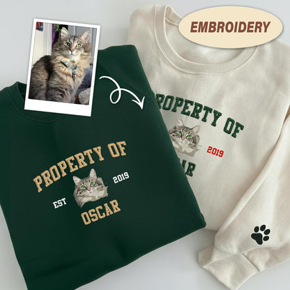 Custom Cat Embroidered Sweatshirt, Personalized Pet Portrait Crewneck with Cat Face and Name, Vintage Kitty Mom Sweater, Custom Pet Gift